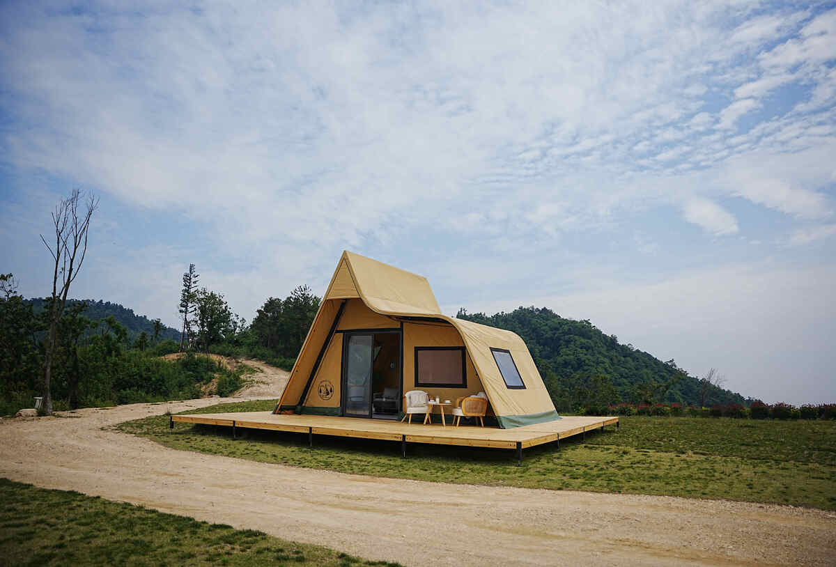 Aquila Hotel Tent