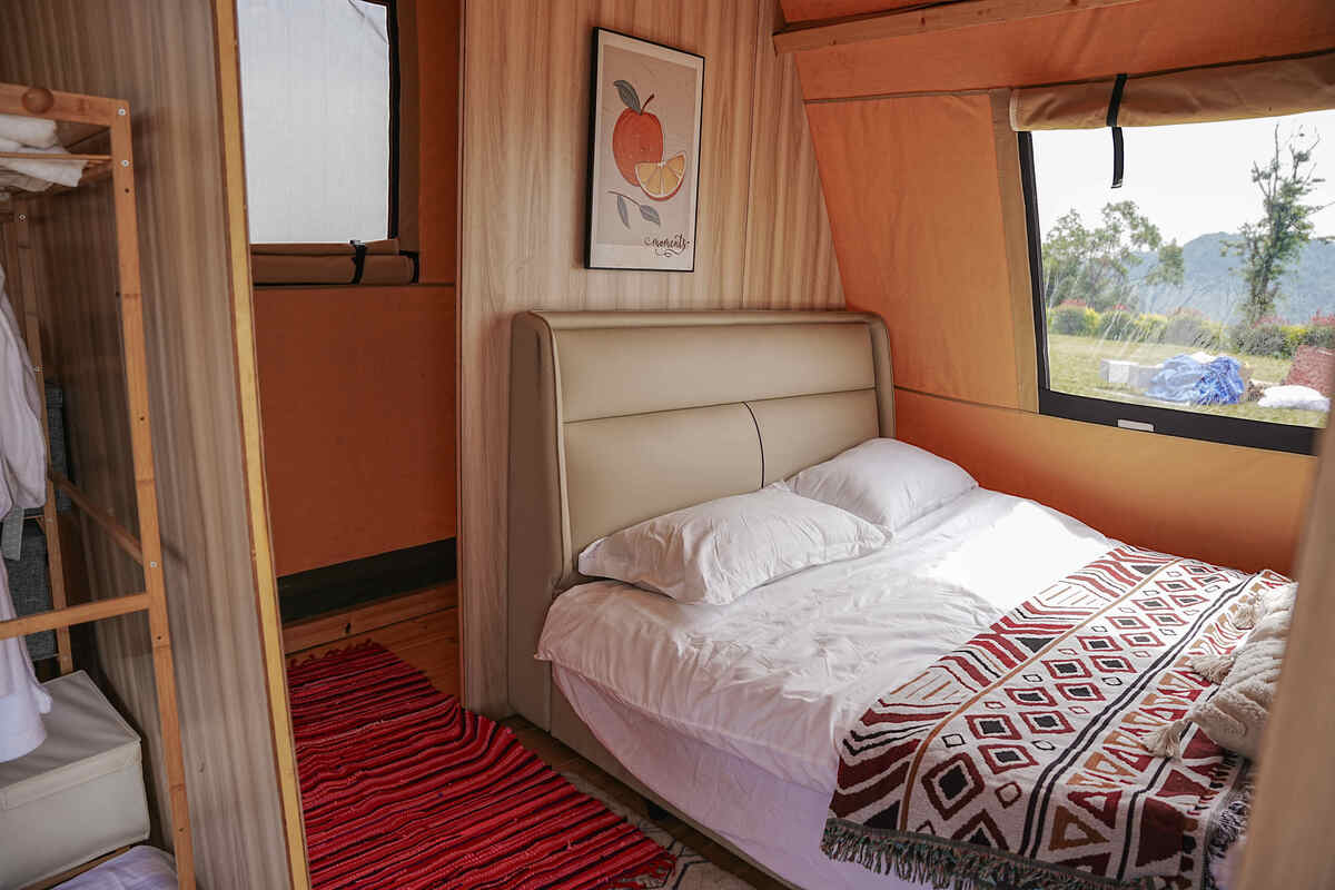 Aquila Hotel Tent